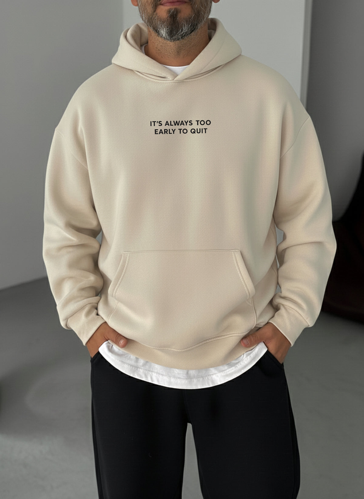 Never Quit Motivational Hoodie - Beige Broek