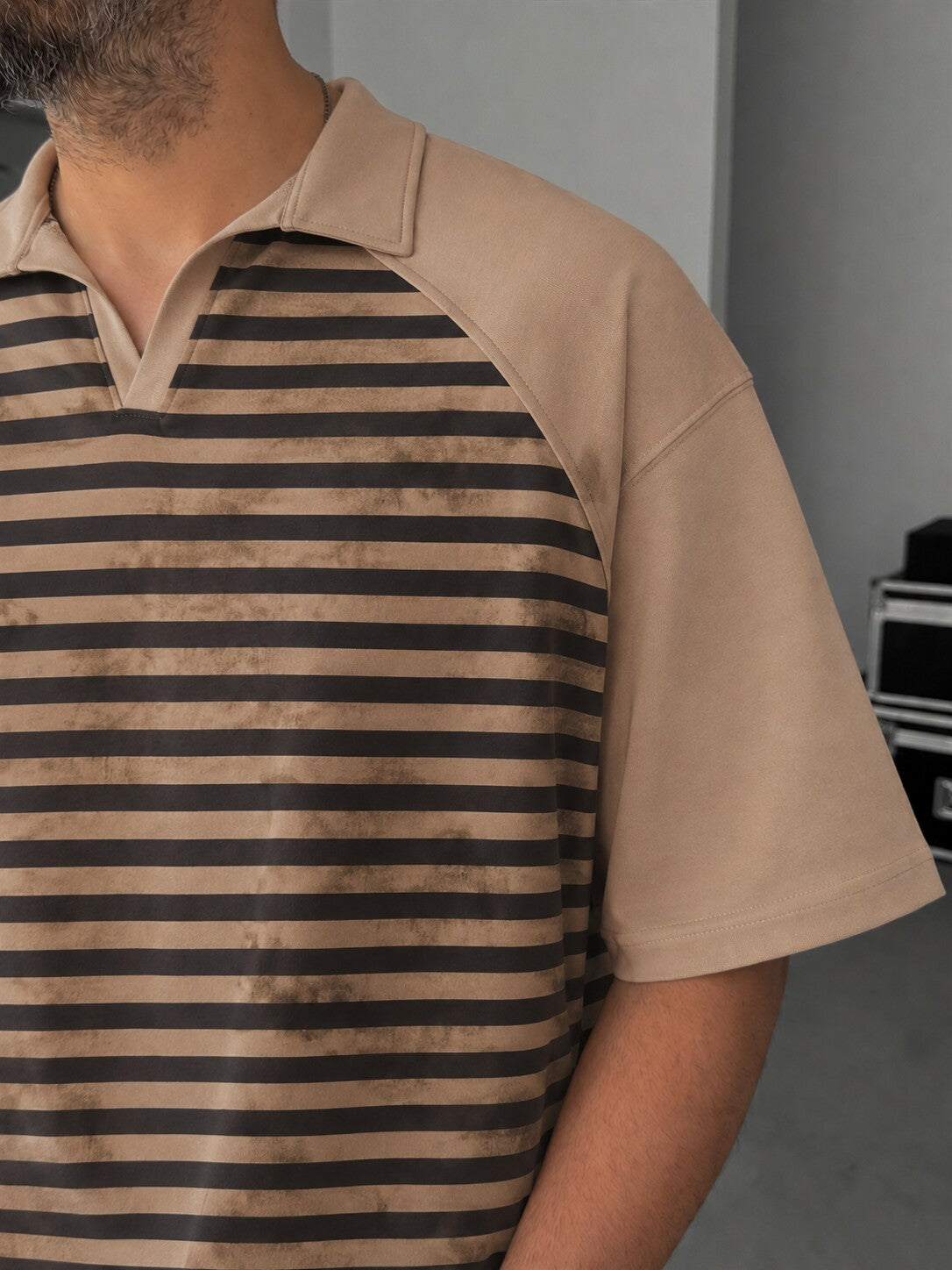 Vintage Striped Polo in beige and dark brown - front detail