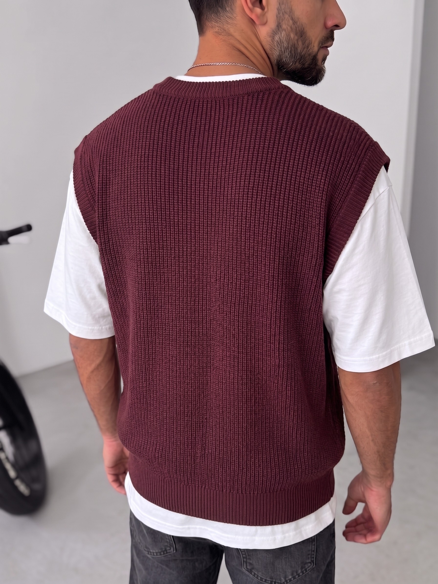 Burgundy Sleeveless Knit Vest – V-Neck