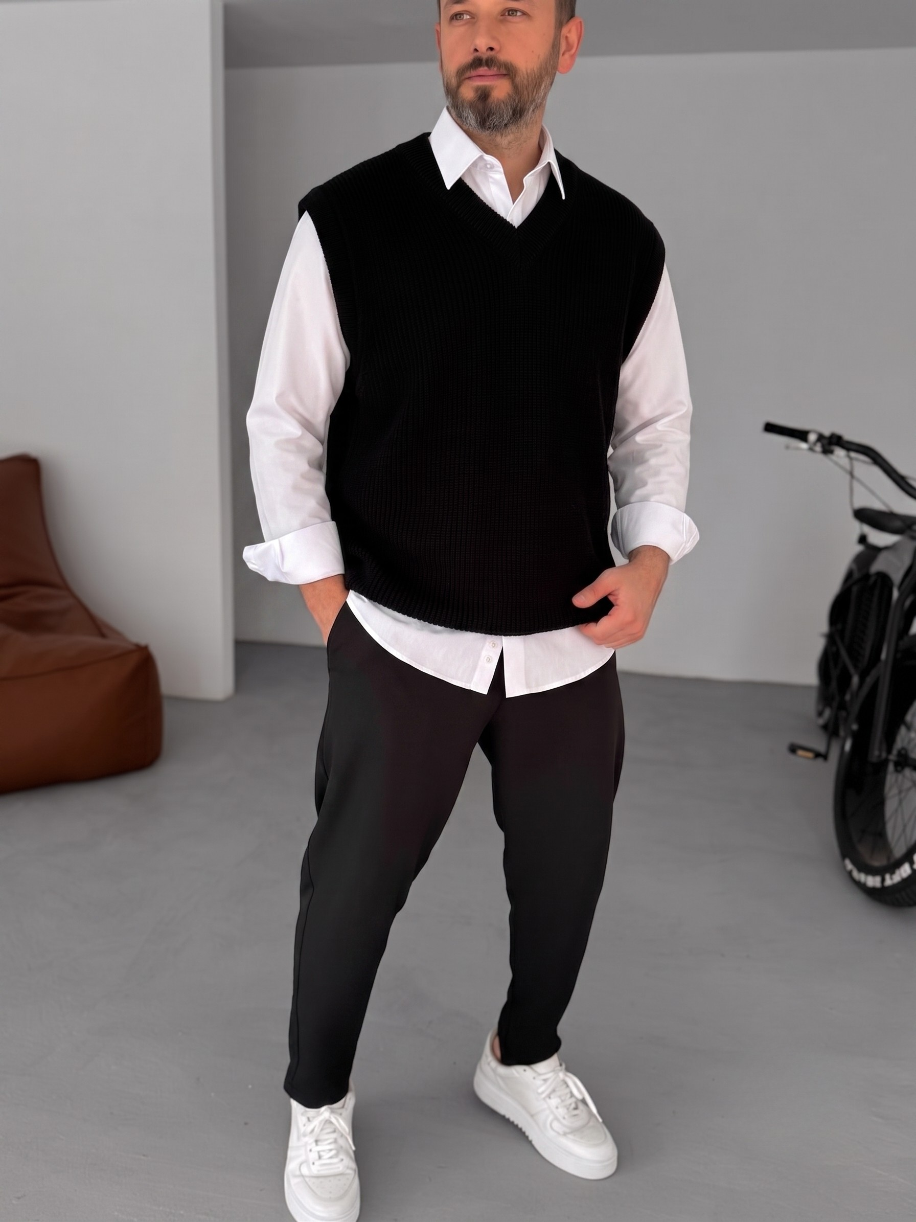 Black Sleeveless Knit Vest – V-Neck