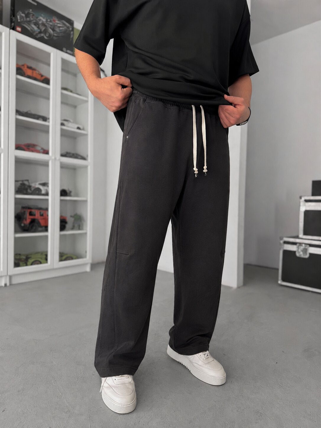 Everyday Relaxed Pants – Black front view