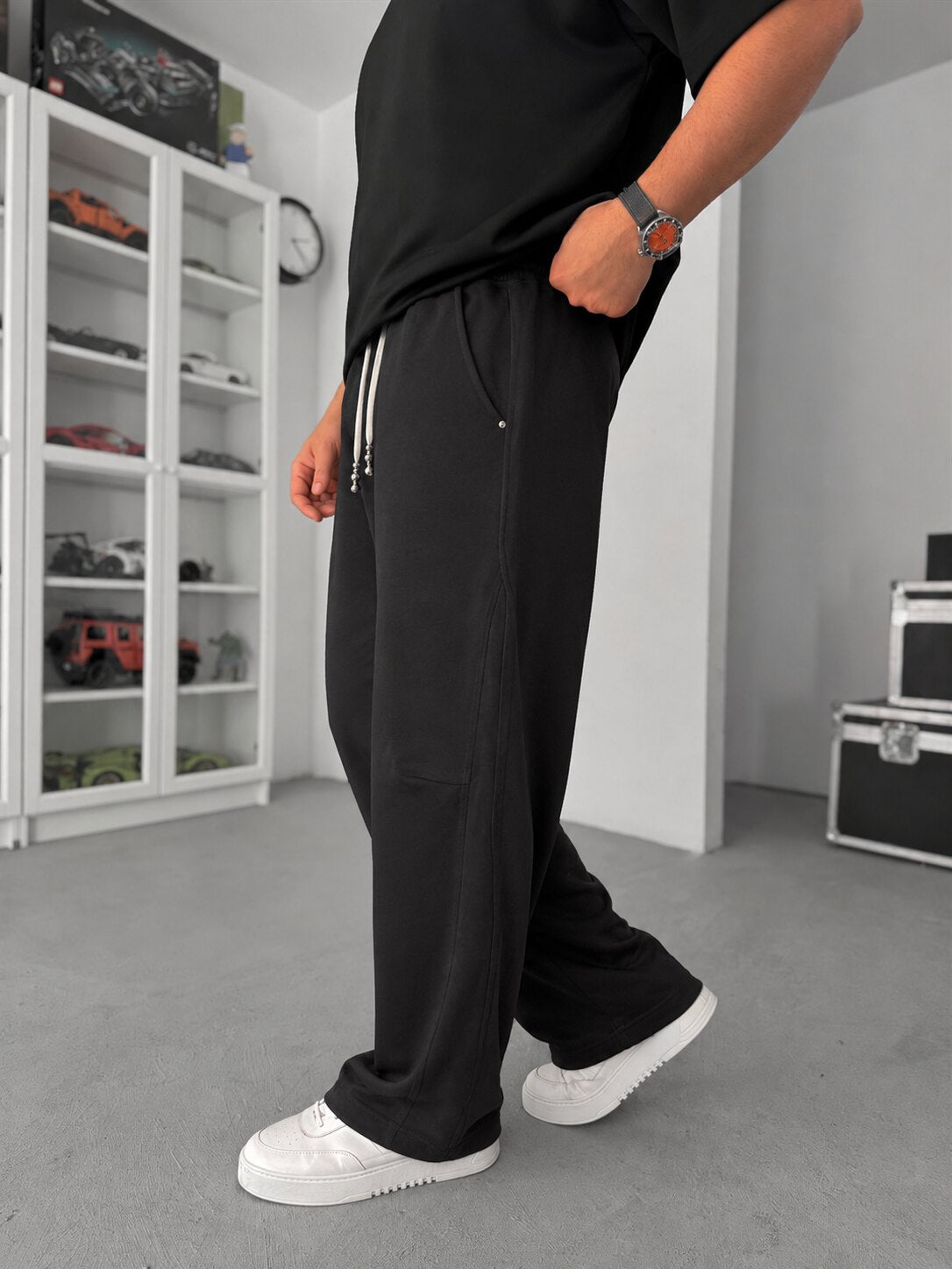 Everyday Relaxed Pants – Black side view