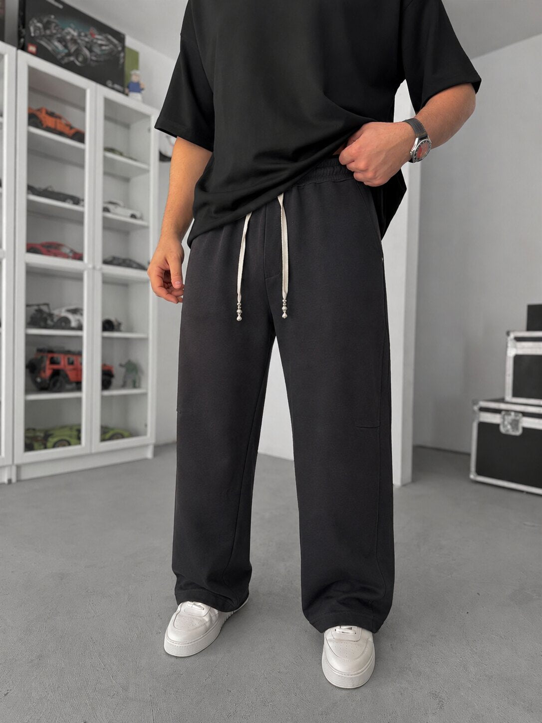Everyday Relaxed Pants – Black front angle