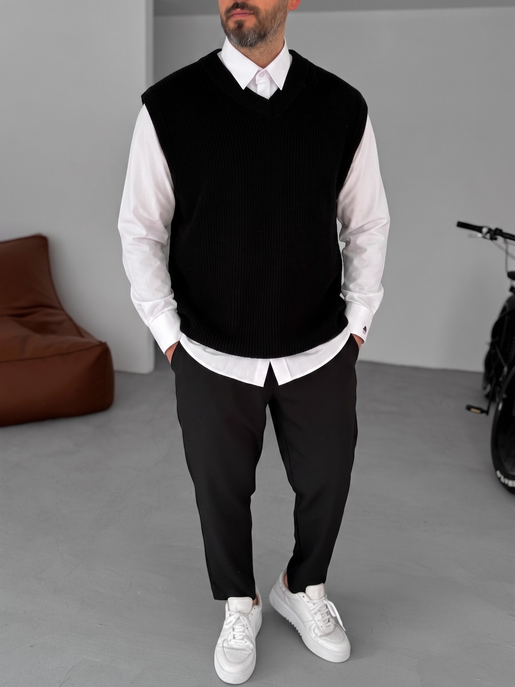 Black Sleeveless Knit Vest – V-Neck