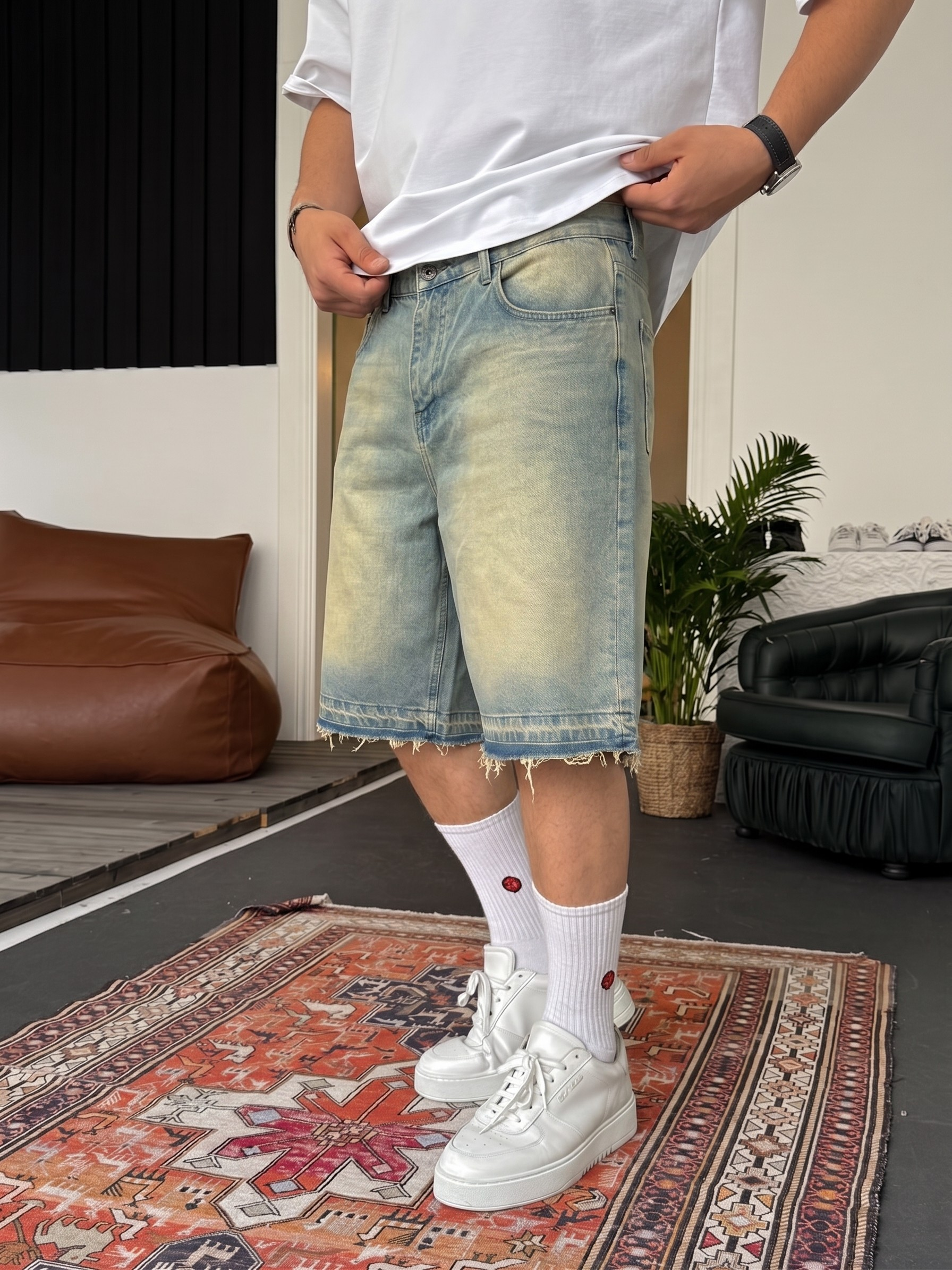 Vintage Wash Unfinished Hem Denim Shorts