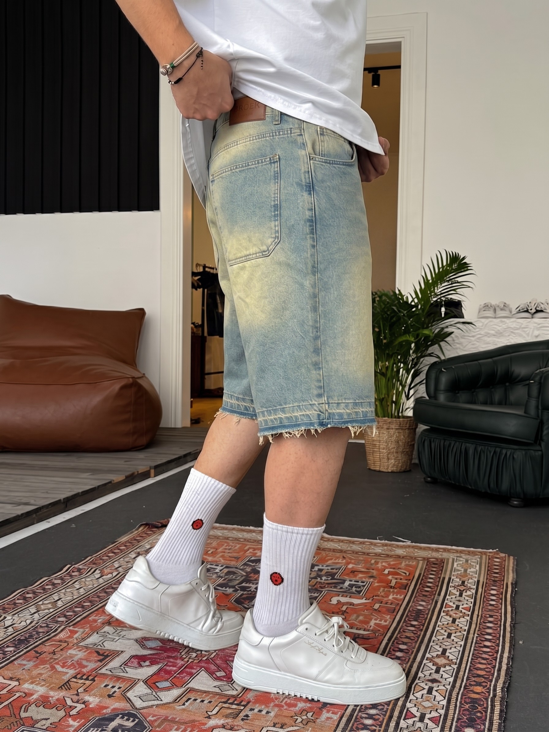 Vintage Wash Unfinished Hem Denim Shorts