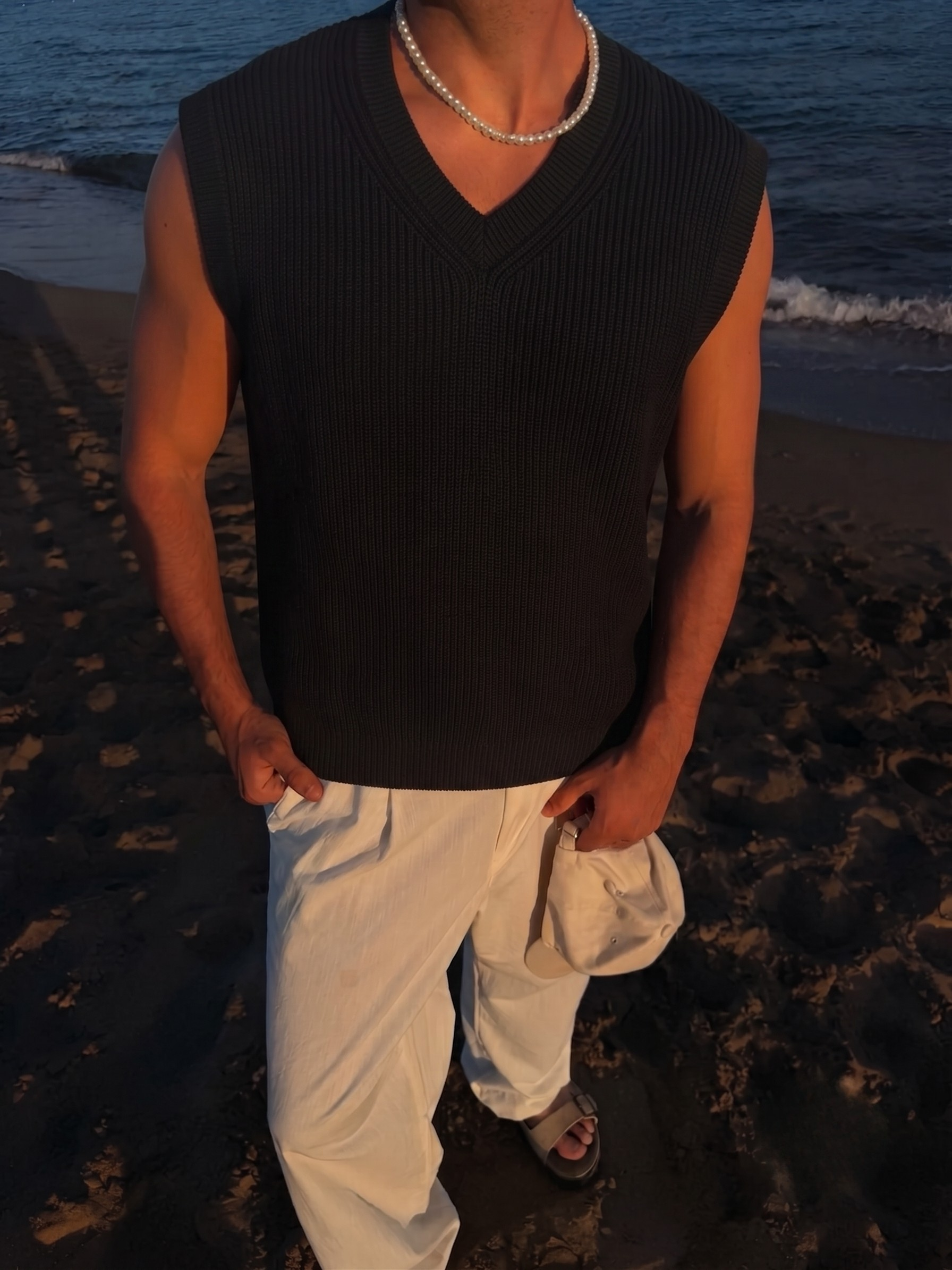 Black Sleeveless Knit Vest – V-Neck