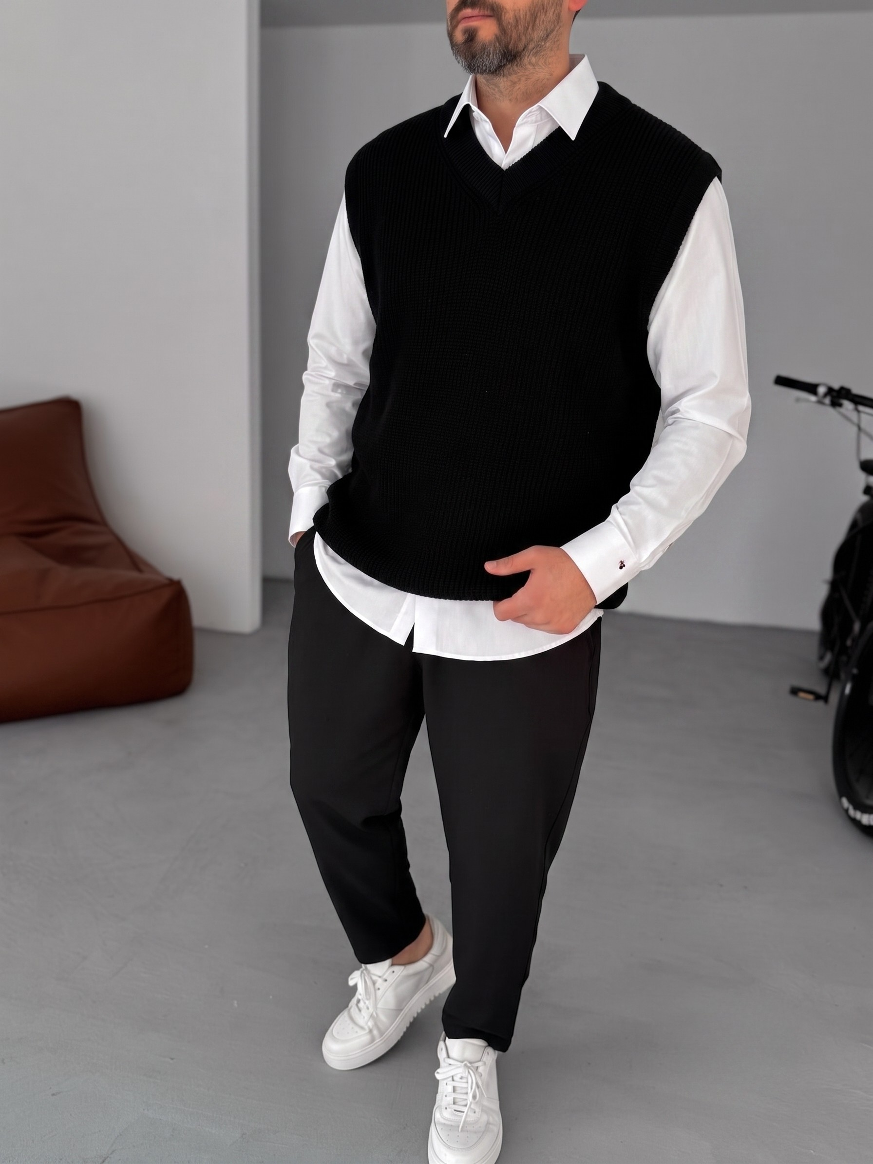 Black Sleeveless Knit Vest – V-Neck