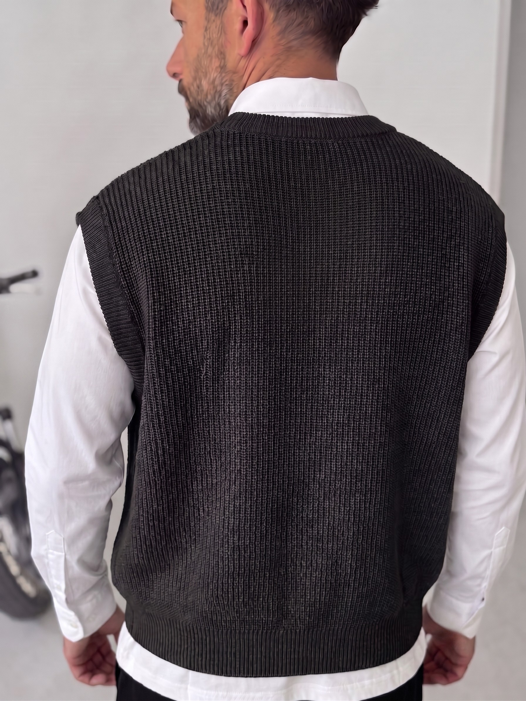 Black Sleeveless Knit Vest – V-Neck