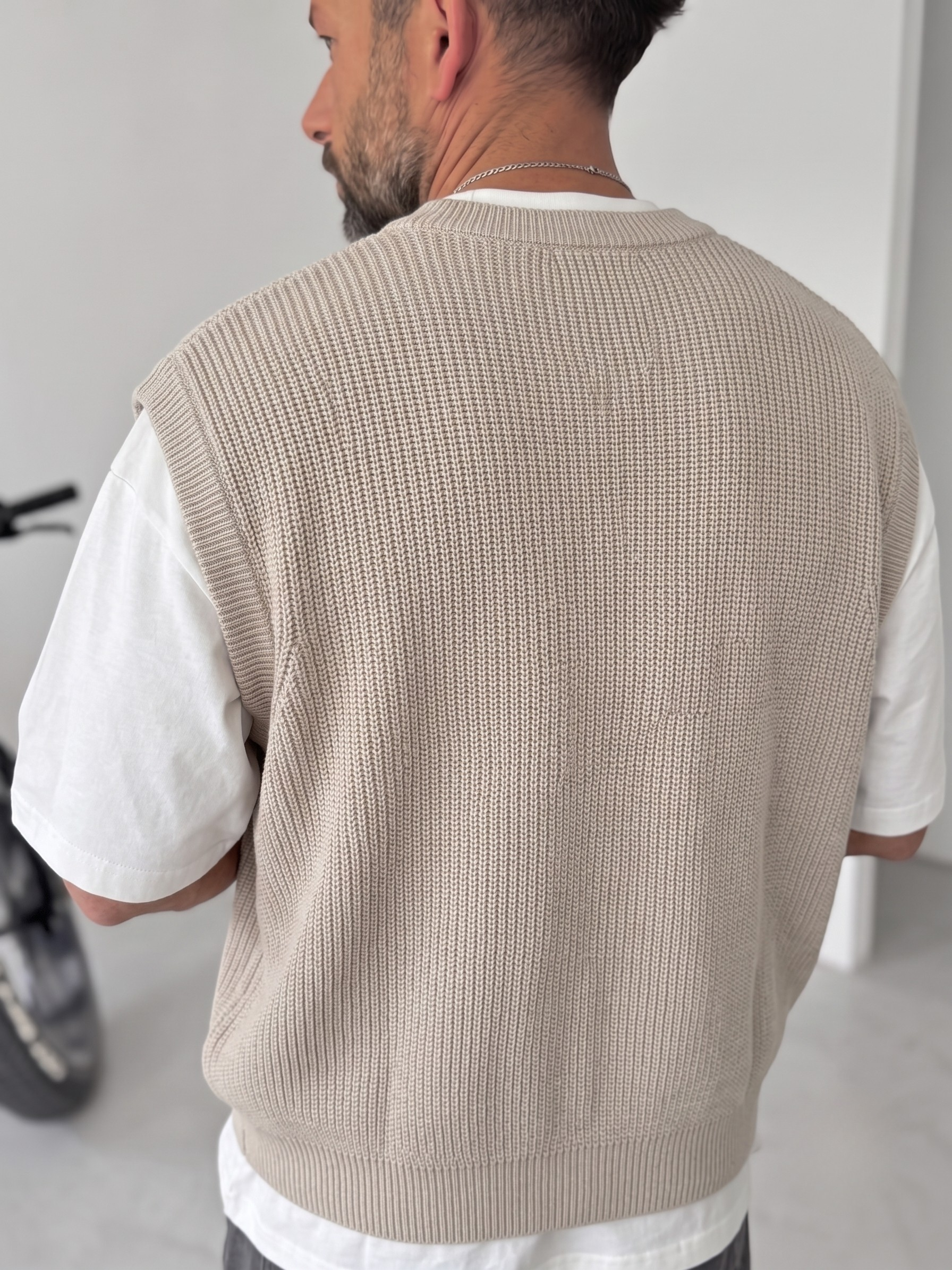 Beige Sleeveless Knit Vest – V-Neck