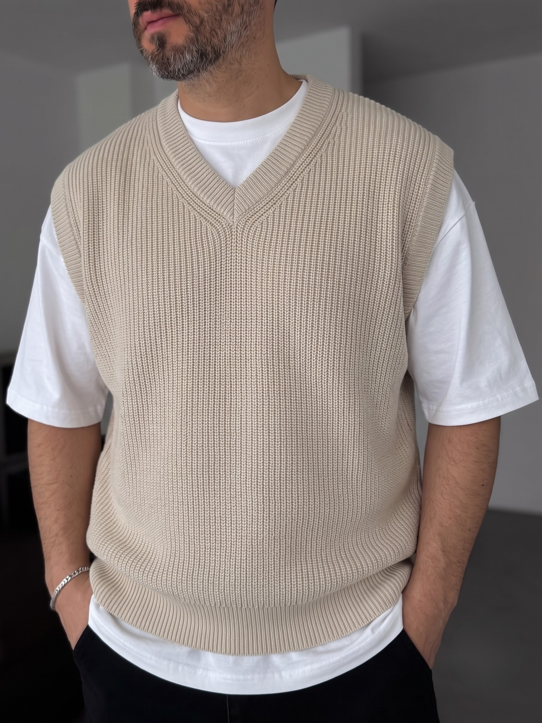 Beige Sleeveless Knit Vest – V-Neck