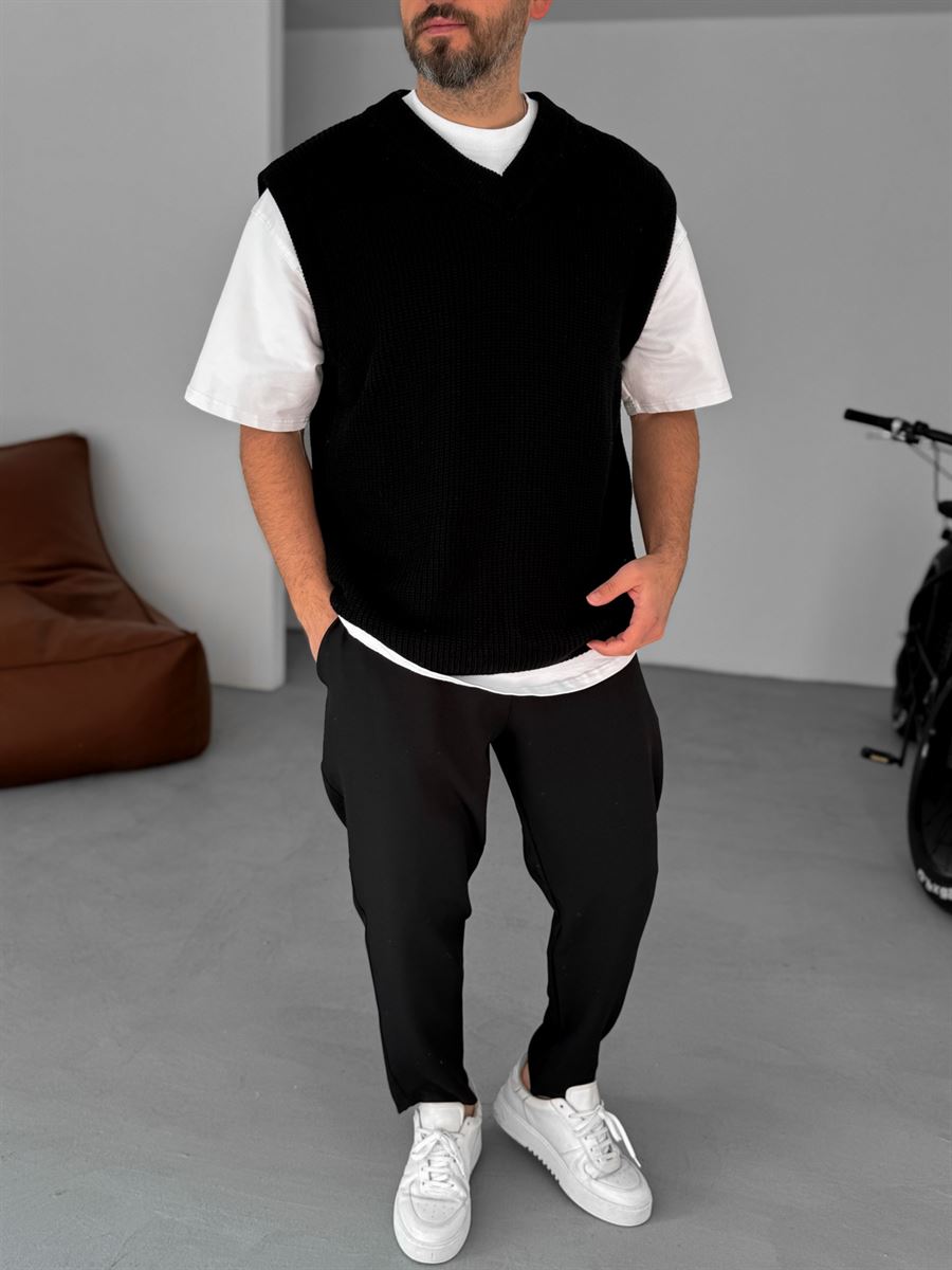 Black Sleeveless Knit Vest – V-Neck