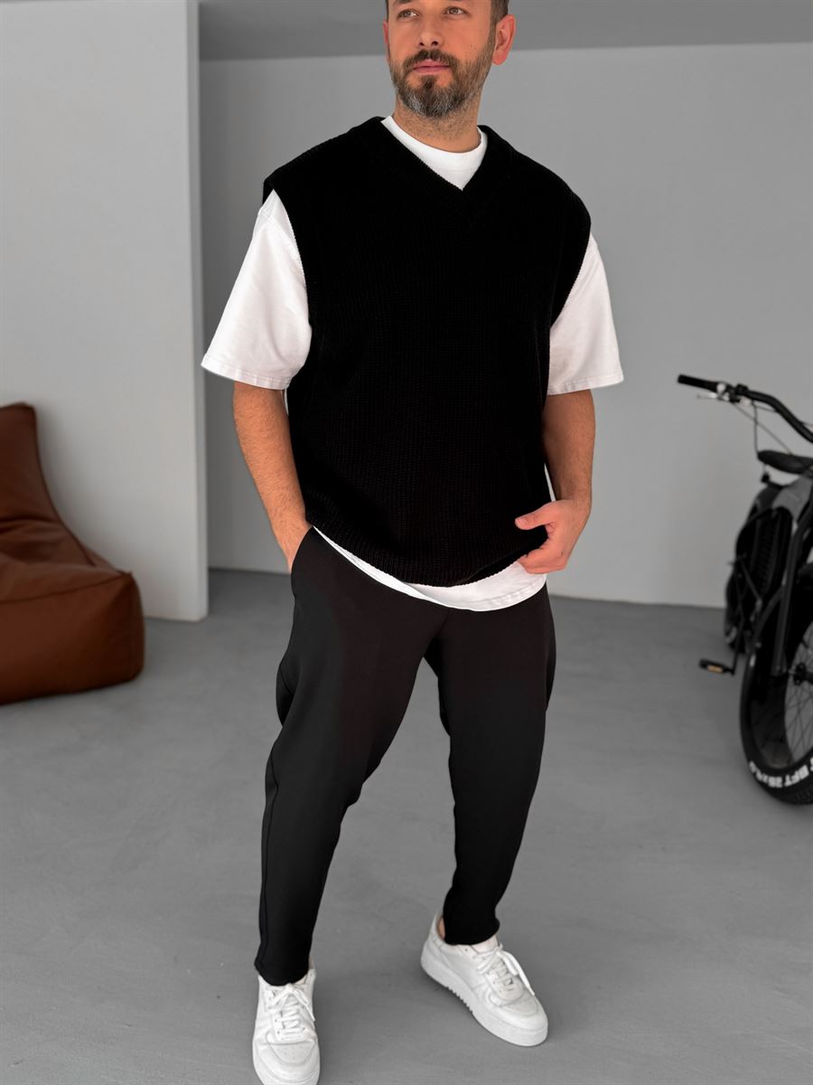 Black Sleeveless Knit Vest – V-Neck