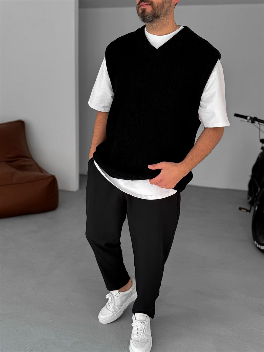 Black Sleeveless Knit Vest – V-Neck