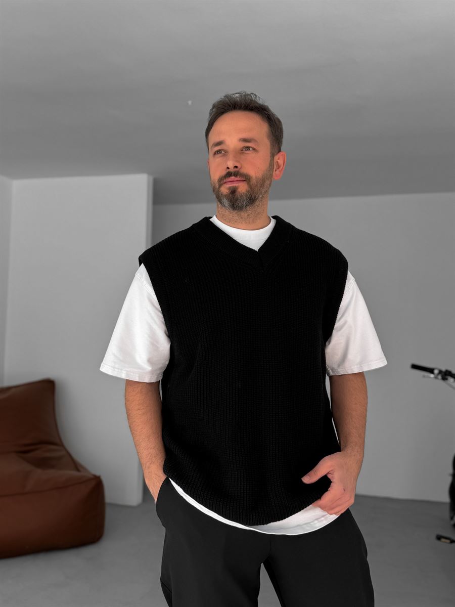 Black Sleeveless Knit Vest – V-Neck