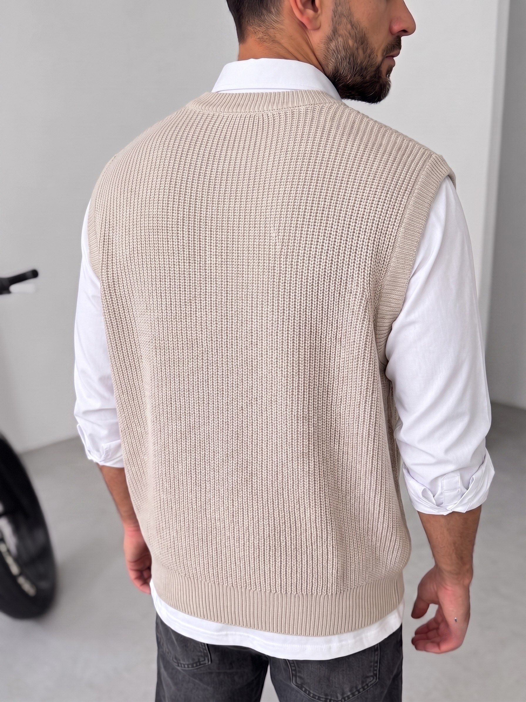 Beige Sleeveless Knit Vest – V-Neck