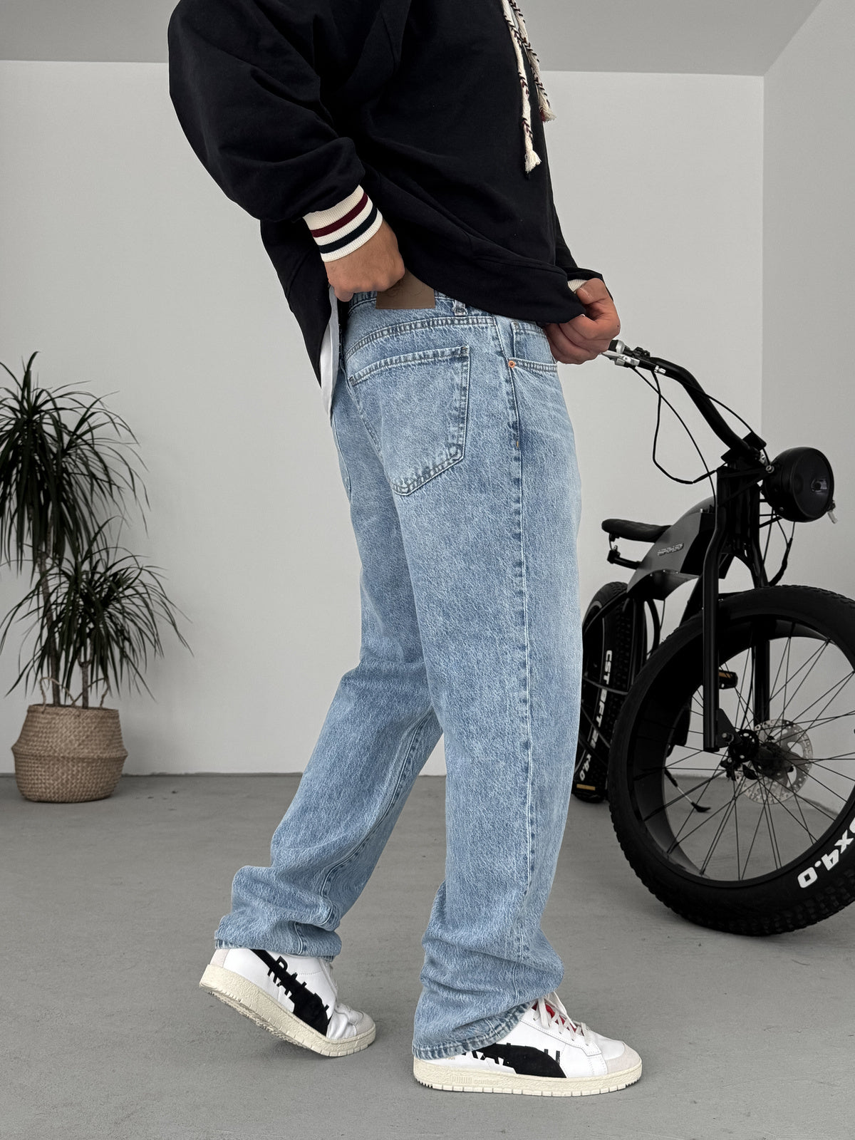 Light Blue Relaxed Fit Denim Jeans - Premium Comfort