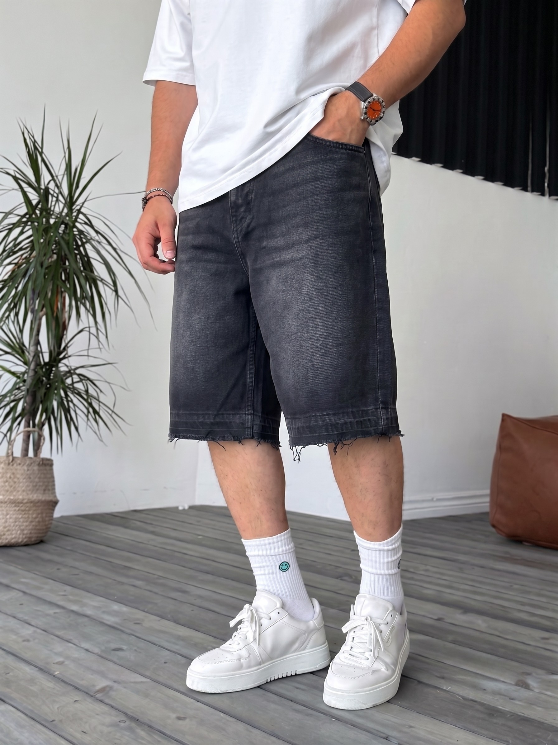 Black Wash Unfinished Hem Denim Shorts