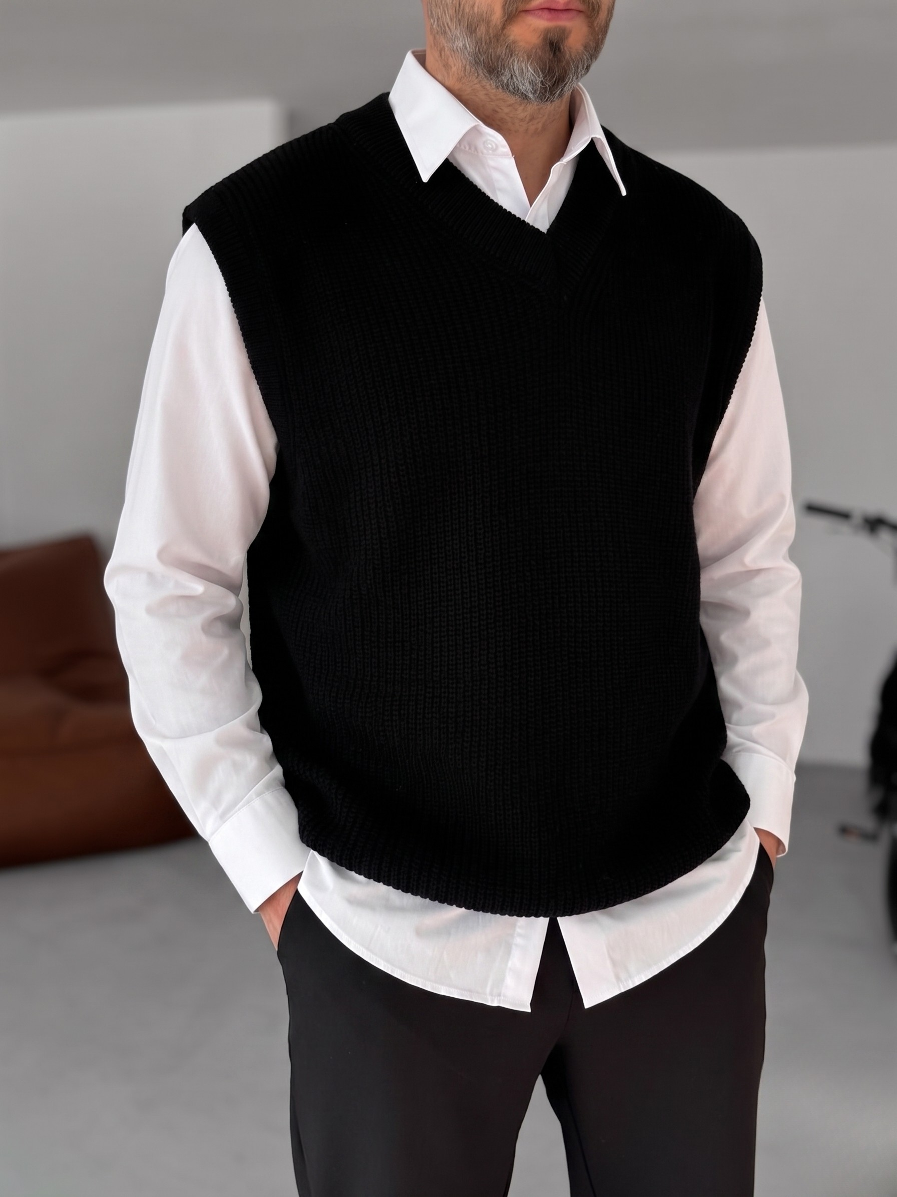 Black Sleeveless Knit Vest – V-Neck