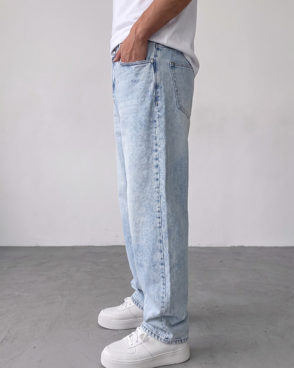 BROEK light blue relaxed fit denim jeans - side view