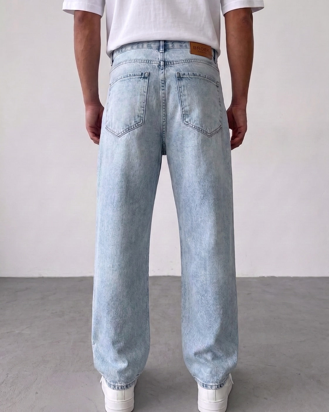 BROEK light blue relaxed fit denim jeans - back view