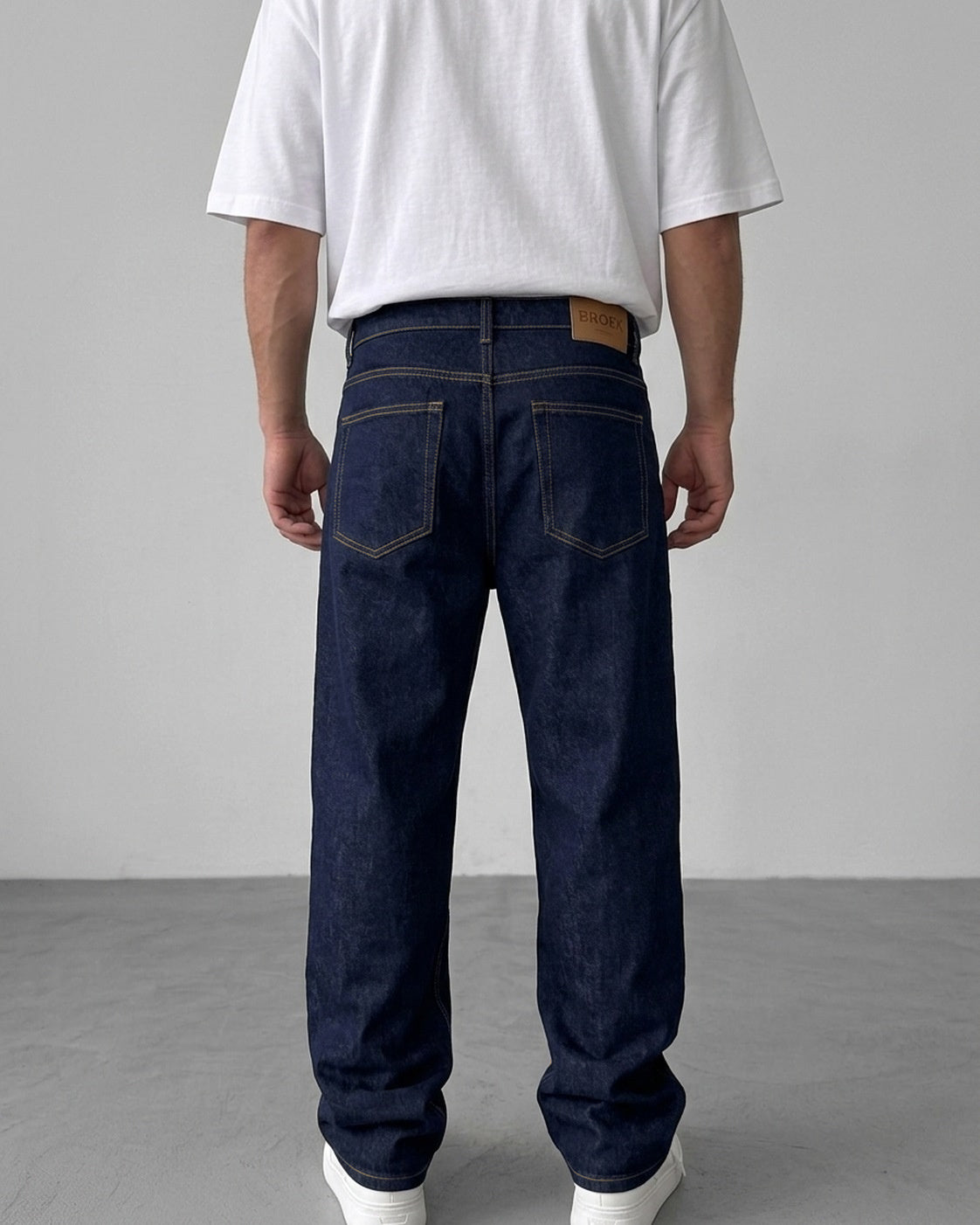 BROEK Raw Denim Relaxed Fit Jeans - back fit