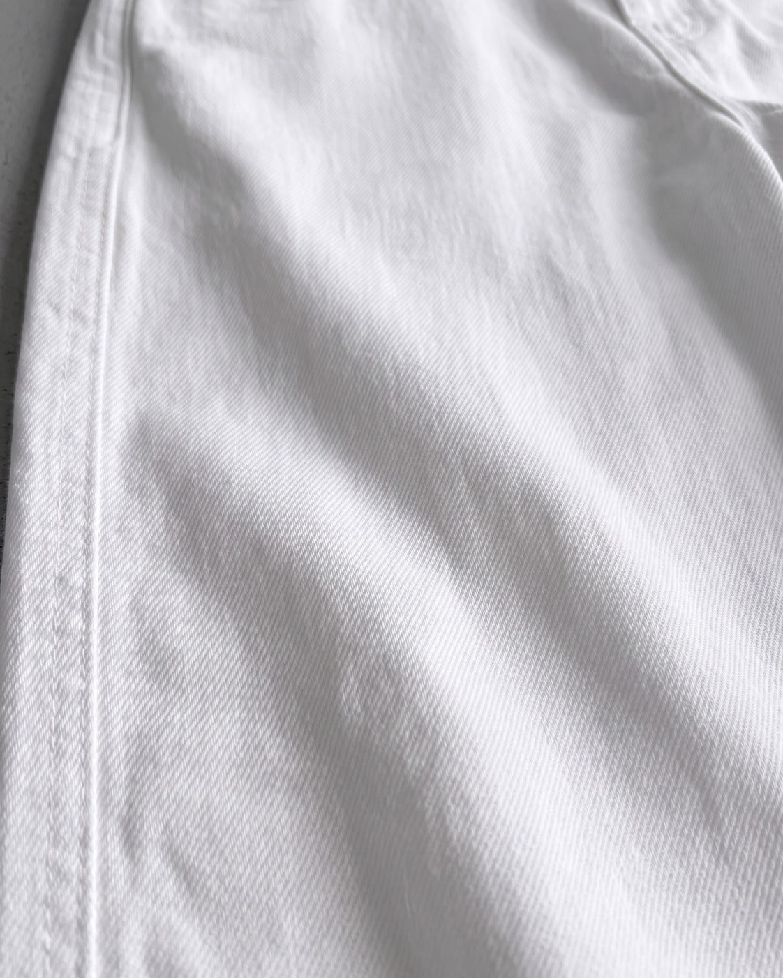 BROEK white relaxed fit denim jeans - fabric close-up