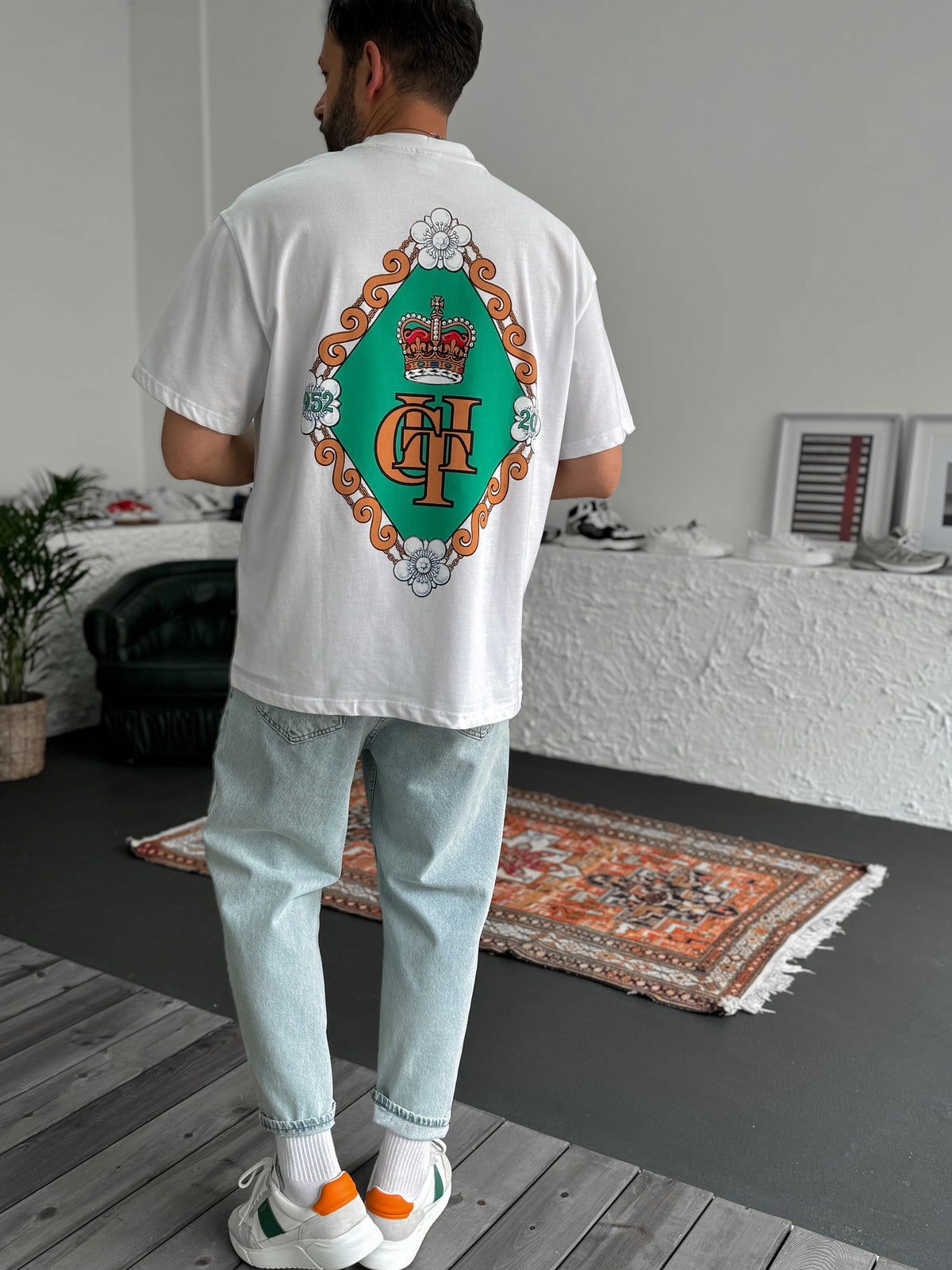 White "Coat Of Arms" Printed Oversize T-Shirt - Broek
