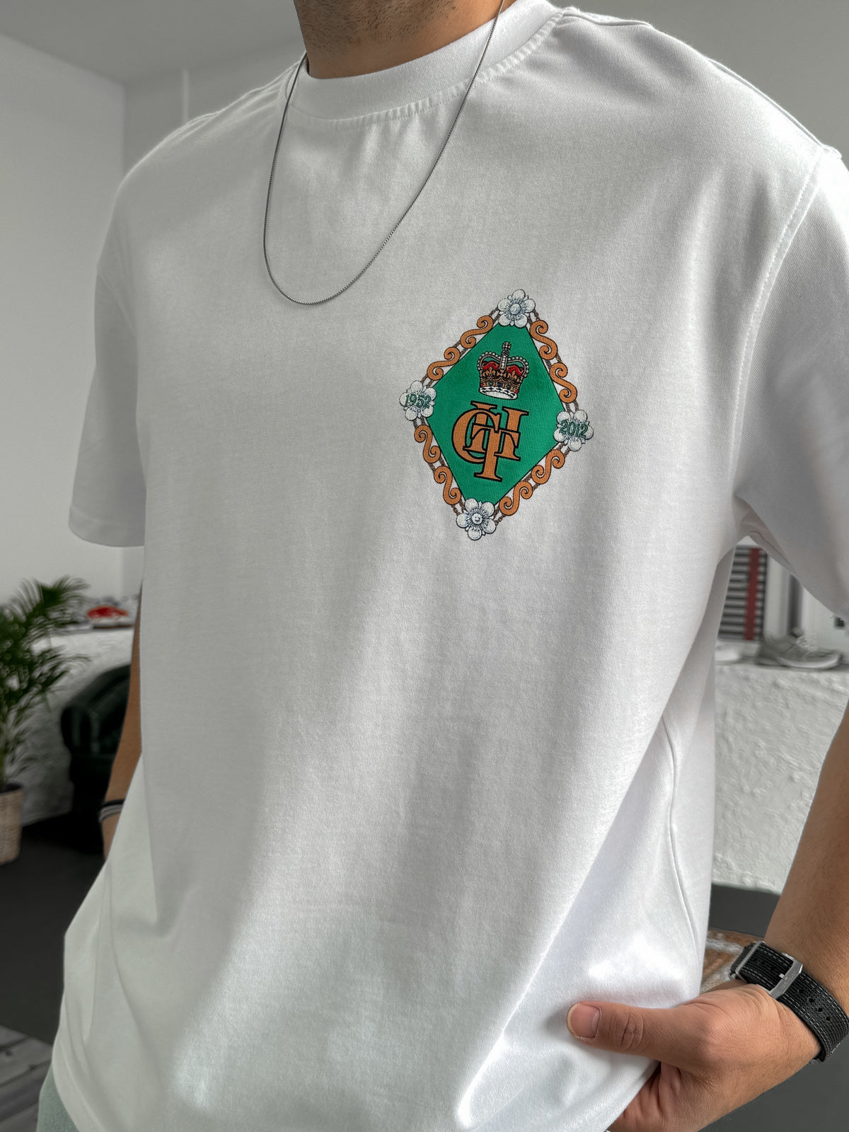 White "Coat Of Arms" Printed Oversize T-Shirt - Broek