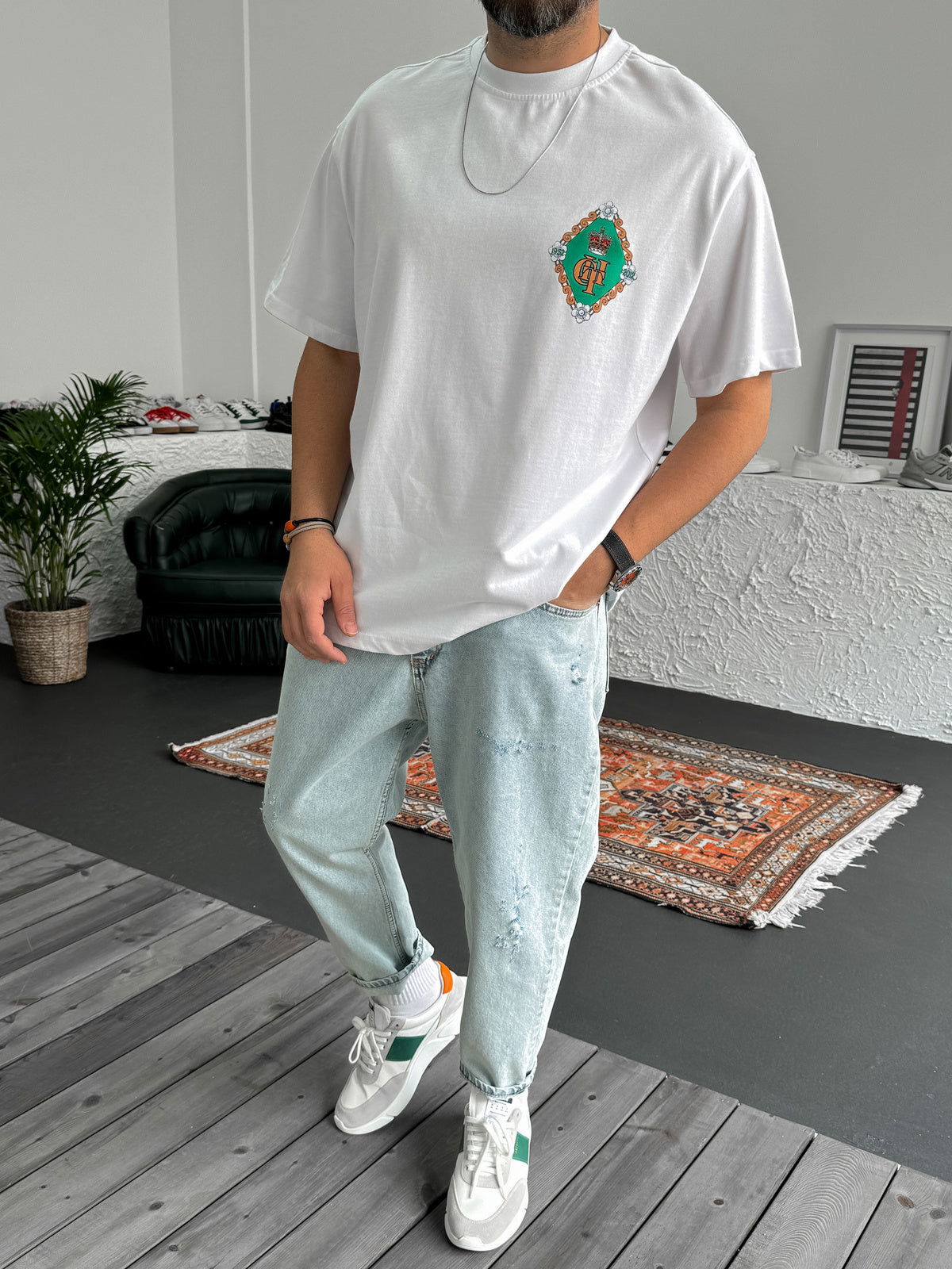 White "Coat Of Arms" Printed Oversize T-Shirt - Broek
