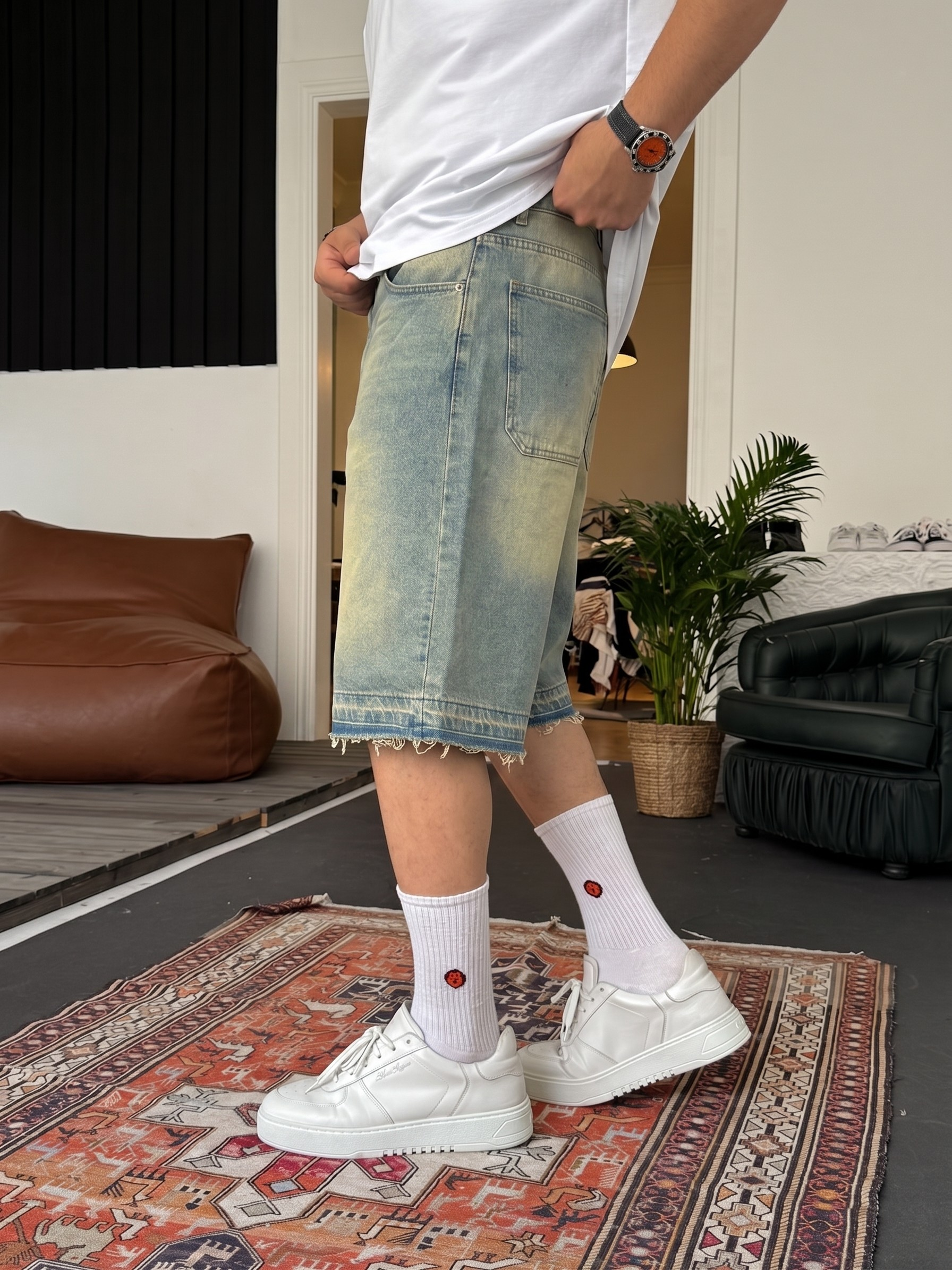 Vintage Wash Unfinished Hem Denim Shorts