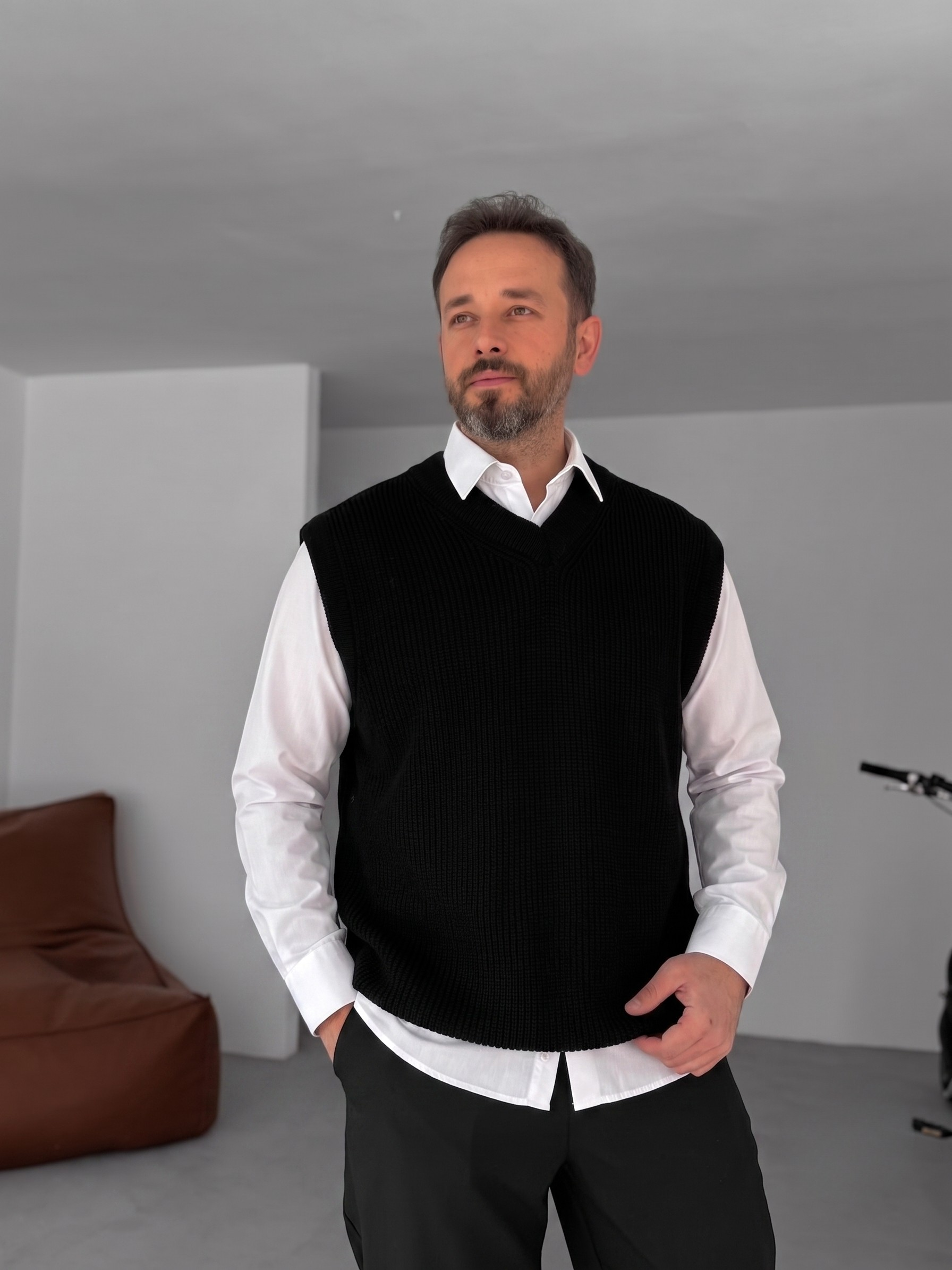 Black Sleeveless Knit Vest – V-Neck