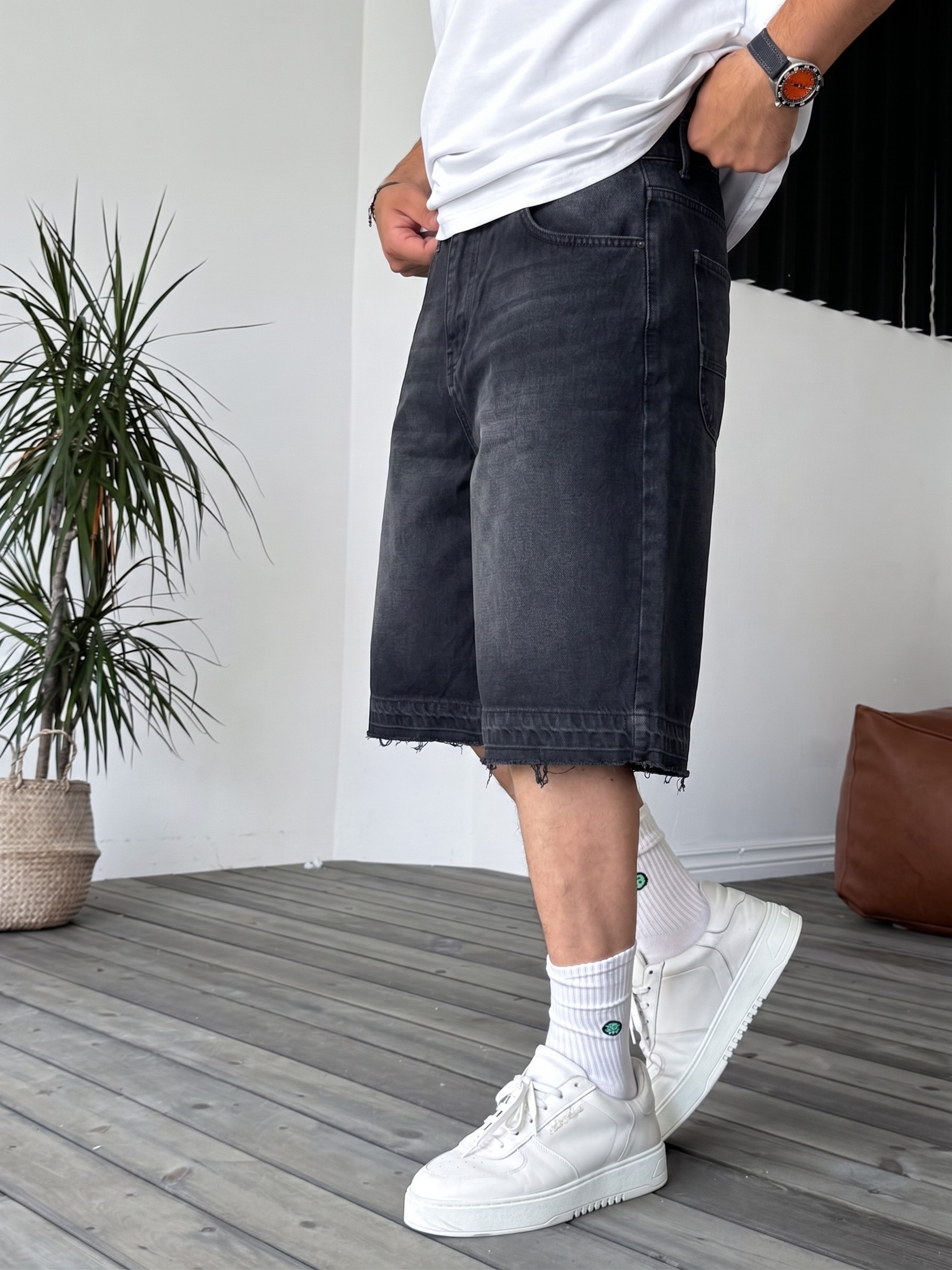 Black Wash Unfinished Hem Denim Shorts