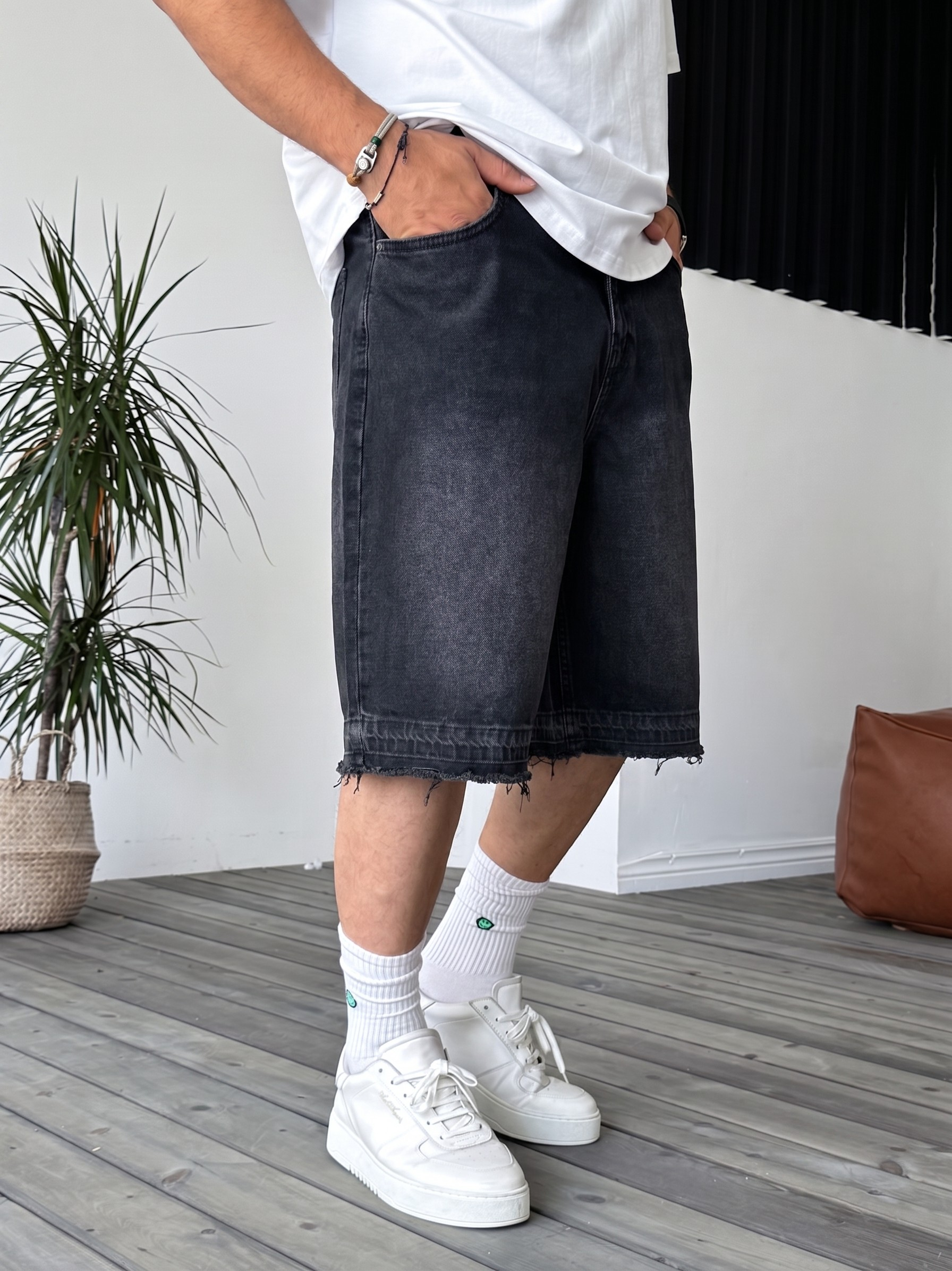 Black Wash Unfinished Hem Denim Shorts