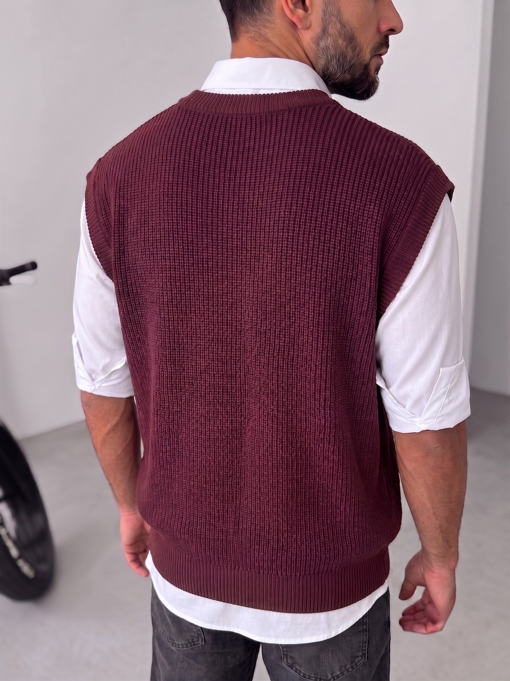 Burgundy Sleeveless Knit Vest – V-Neck