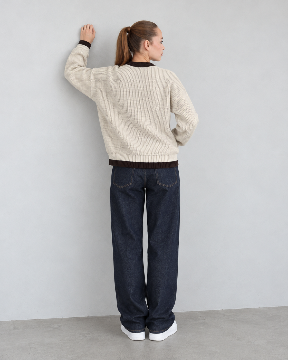 BROEK beige contrast-trim knit sweater — female back