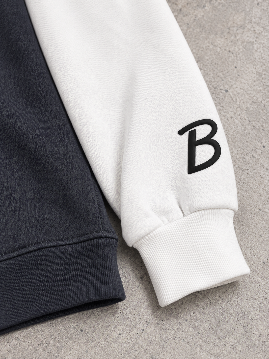BROEK Colorblock Raglan Crewneck – Grey / White — تفاصيل طباعة البف والأسورة