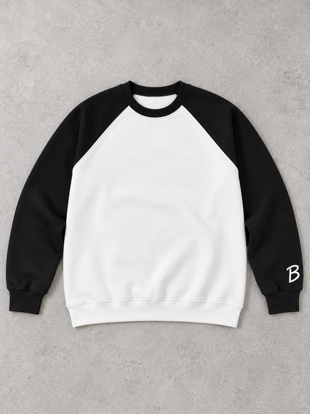 BROEK Colorblock Raglan Crewneck – White / Black — القطعة من الأمام — فلات لاي