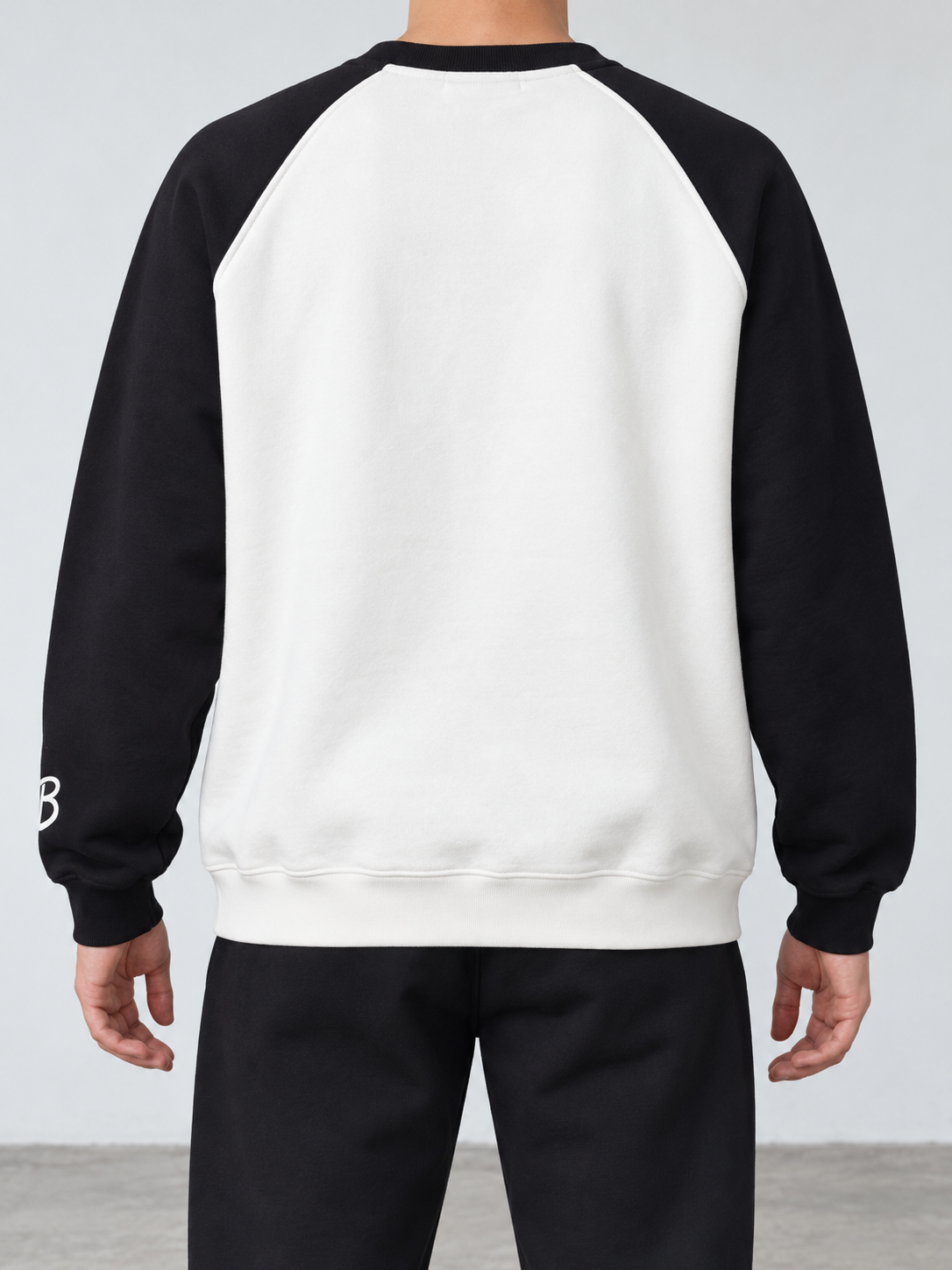 BROEK Colorblock Raglan Crewneck – White / Black — ظهر الكرو نيك