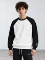 Colorblock Raglan Crewneck – White / Black