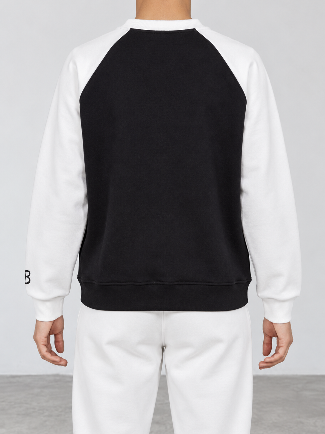 BROEK Colorblock Raglan Crewneck – Black / White — ظهر الكرو نيك