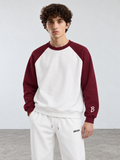 BROEK Colorblock Raglan Crewneck – White / Burgundy — كادر ¾ أمامي — السويتشيرت