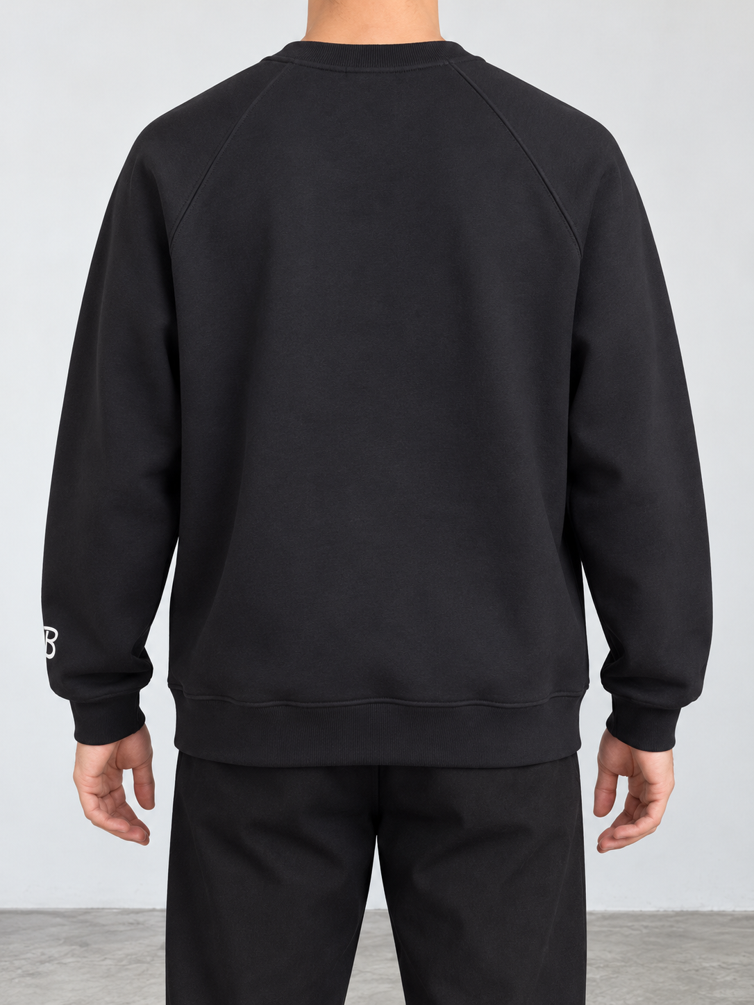 BROEK Raglan Crewneck – Black — ظهر الكرو نيك