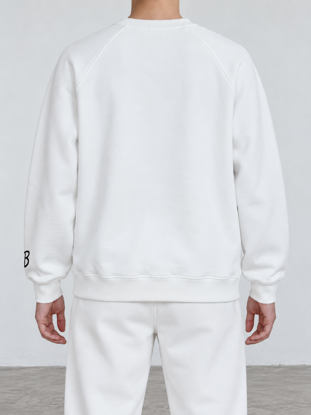 BROEK Raglan Crewneck – White — ظهر الكرو نيك
