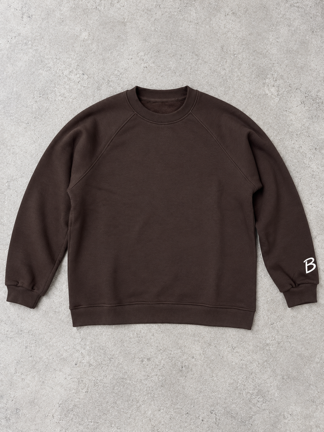 BROEK Raglan Crewneck – Brown — القطعة من الأمام — فلات لاي