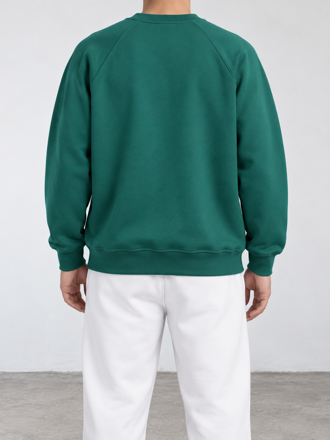 BROEK Raglan Crewneck – Green — كادر خلفي — السويتشيرت