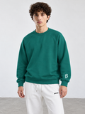 BROEK Raglan Crewneck – Green — كادر ¾ أمامي — السويتشيرت