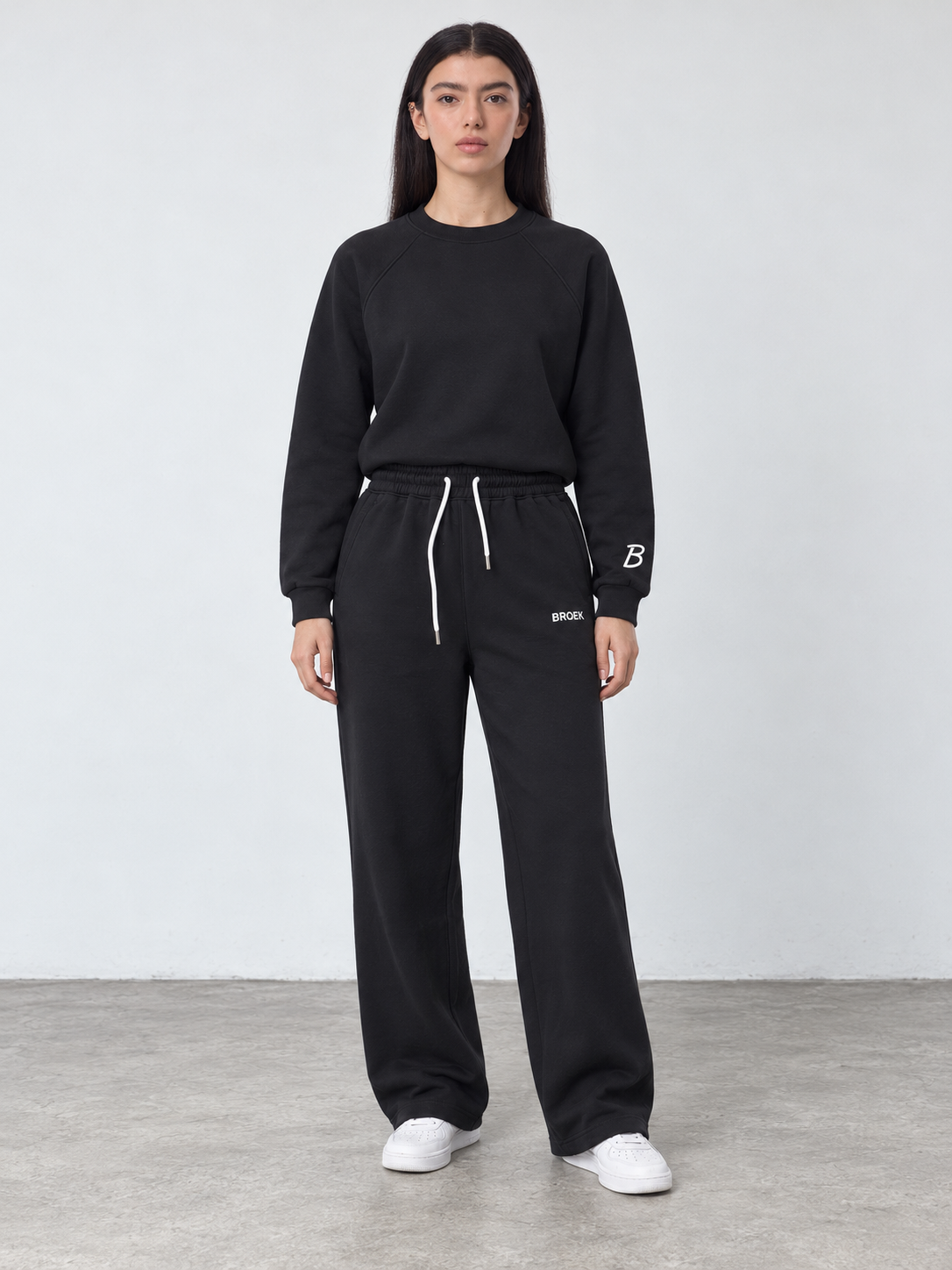 BROEK Relaxed Sweatpants – Black — أوتفيت مشترك SET 01 — بنت