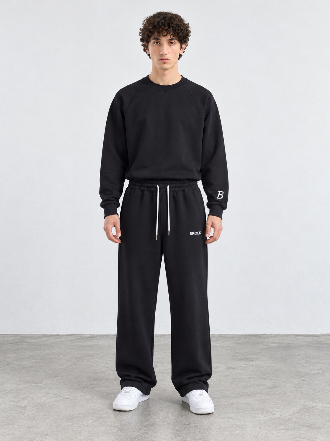 BROEK Relaxed Sweatpants – Black — أوتفيت مشترك SET 01 — ولد