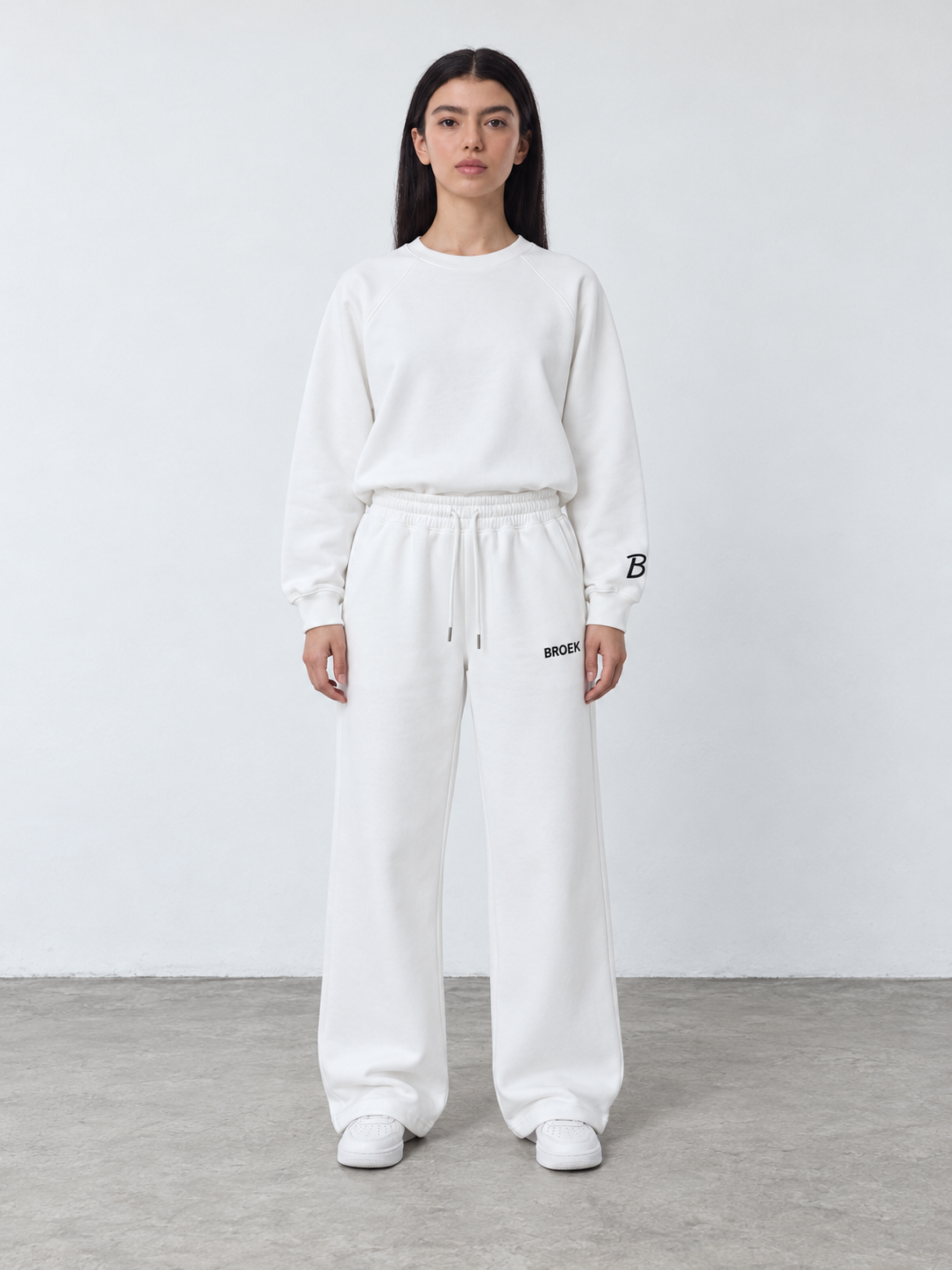 BROEK Relaxed Sweatpants – Off-White — أوتفيت مشترك SET 03 — بنت